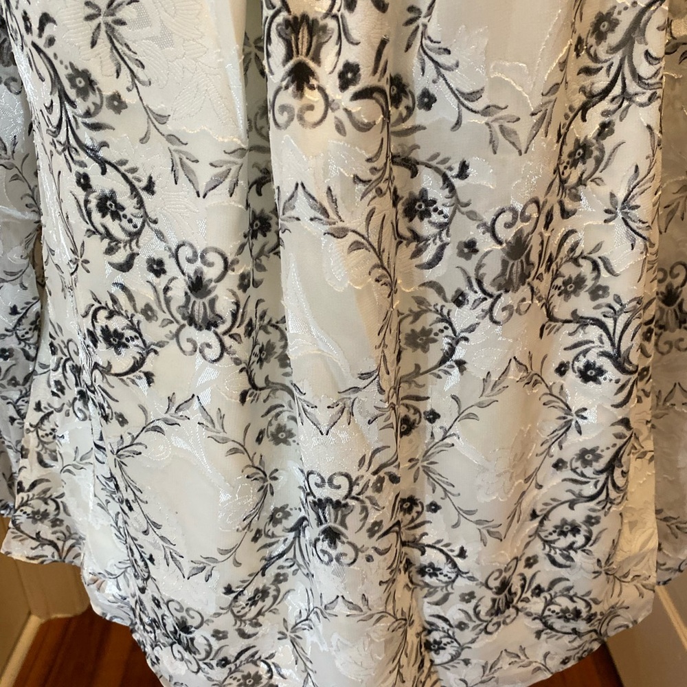 White House Black Market Elegant Black and White Patterned Blouse - Picture 4 of 13